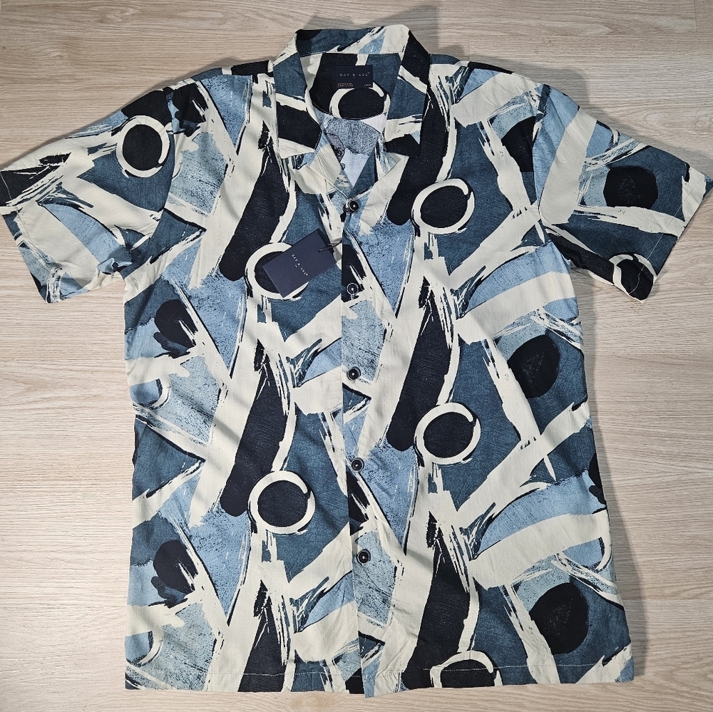 Day And Age Men's Button Up Shirt, Blue, Short Sleeve Size Large NWT